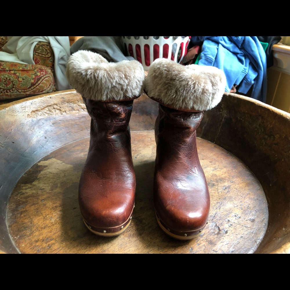 Adorable Ugg lined heeled boots